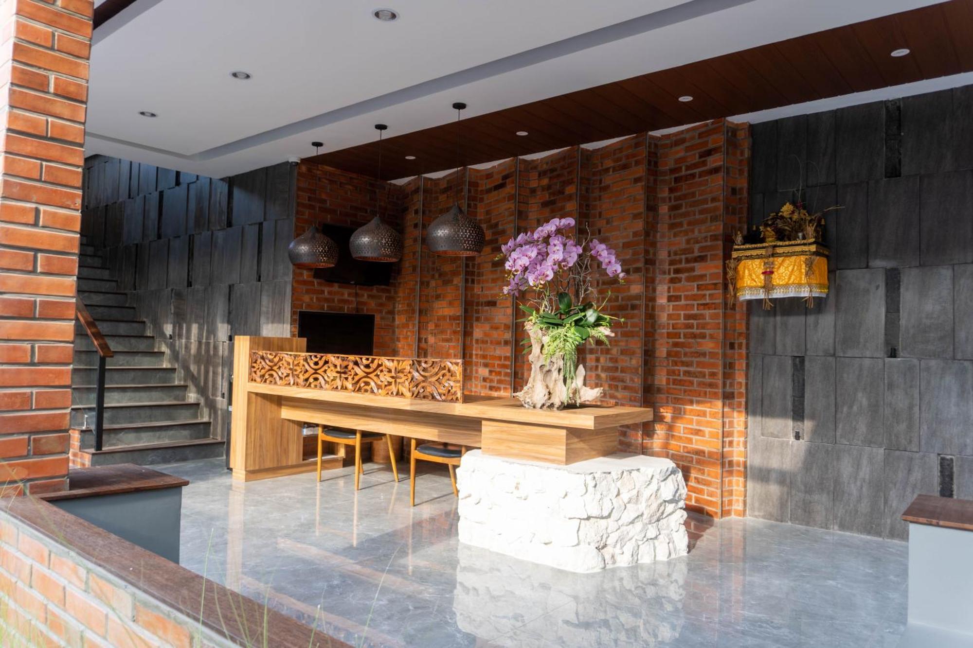 RedDoorz @ Rabasta Kuta Residence Bagian luar foto
