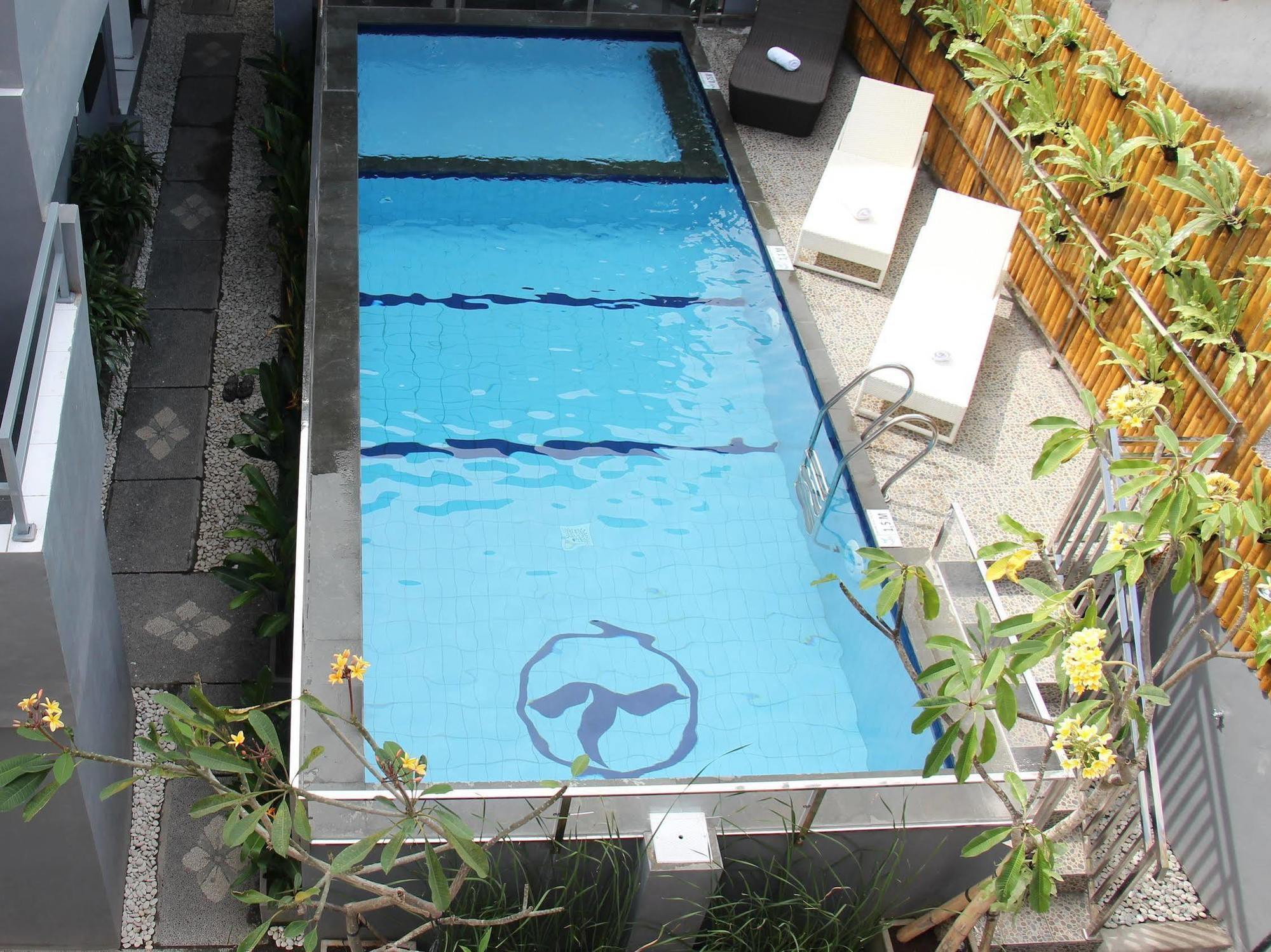 RedDoorz @ Rabasta Kuta Residence Bagian luar foto